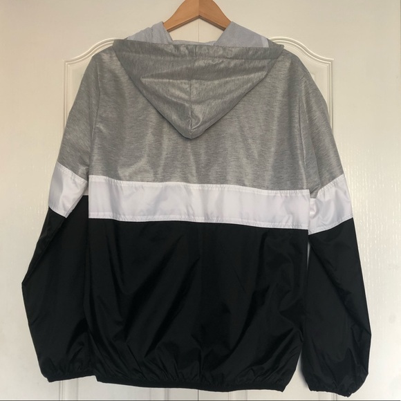 ⭐️Forever 21 Black & White Half Zip Windbreaker - Picture 4 of 4